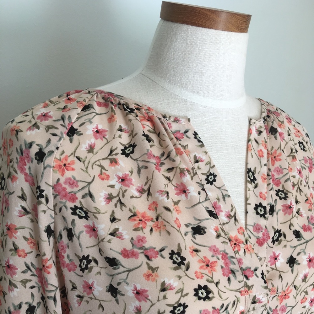 Violet + Claire Floral Pink/Mauve Blouse Size Med